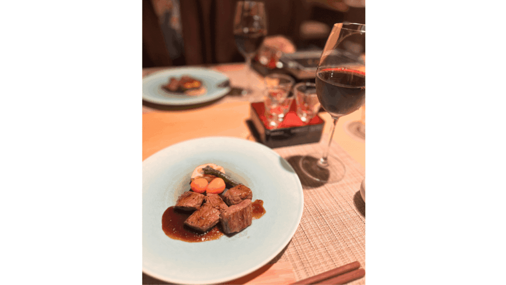 温泉旅館で贅沢ディナー