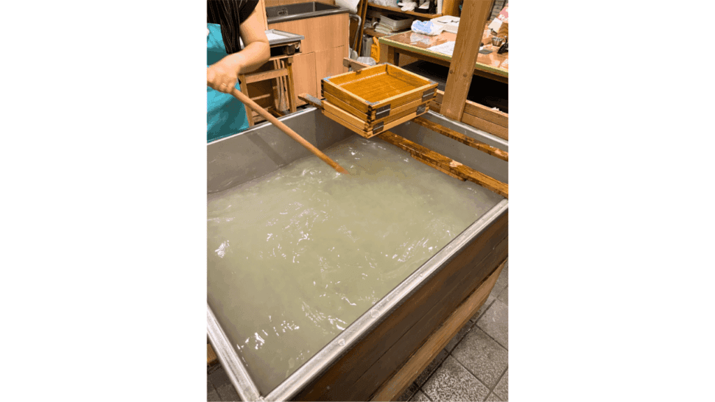 小津和紙：和紙体験工房：紙漉き