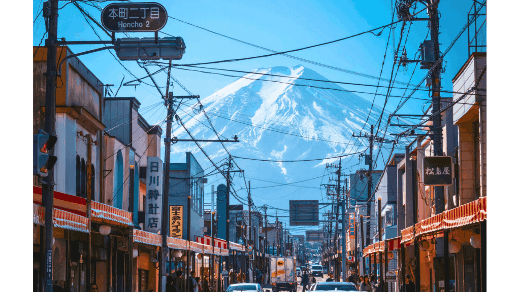 【富士山×五重塔の絶景へ】新倉山浅間神社の行き方・見どころ・春の桜情報
